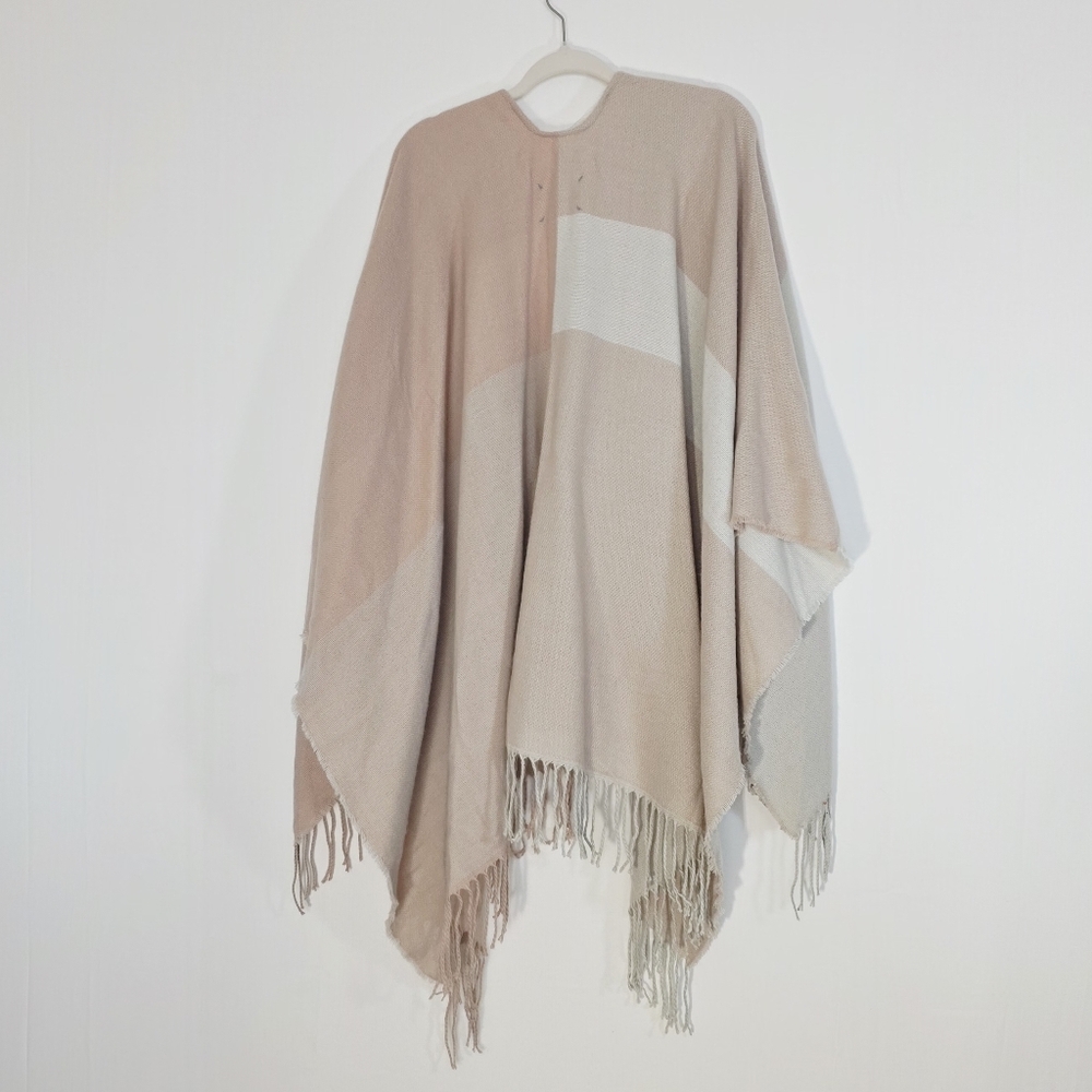 Nwt Soia & Kyo - Light Pink & Cream Colorblocked Open Poncho W/ Scarf Hem Os — image 5 of 5